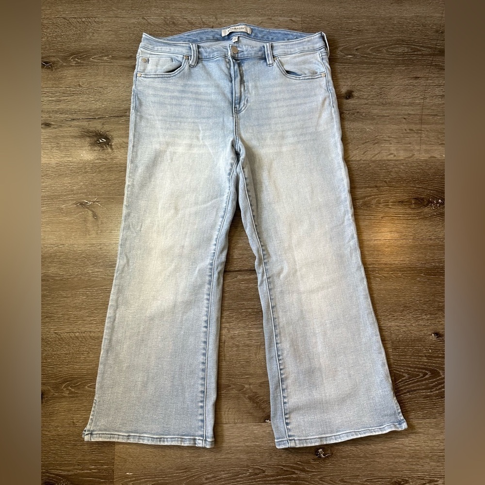 Liverpool Women's Light Wash Flare Jeans